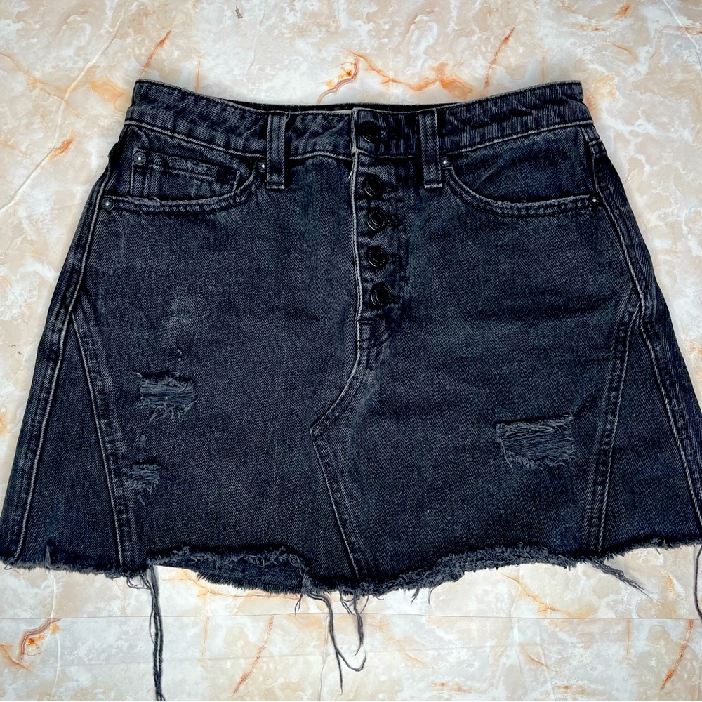 WE THE FREE, FREE PEOPLE BLACK DENIM DISTRESSED MINI SKIRT RAW HEM 25